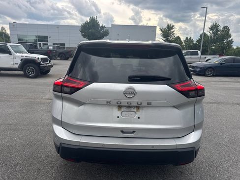 Used 2025 Nissan Rogue SV FWD image 6