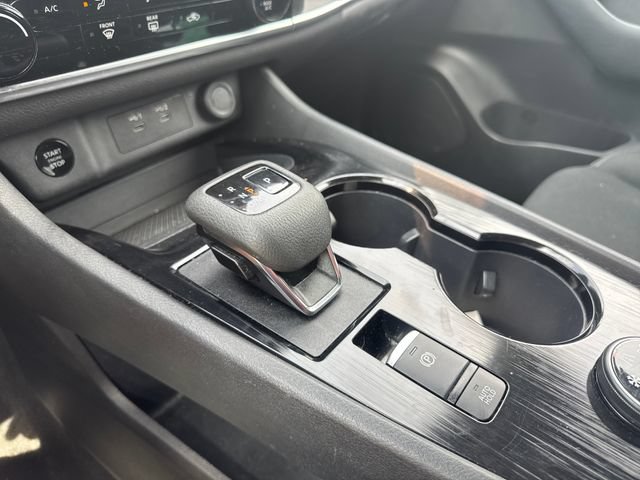 Used 2024 Nissan Rogue S AWD/4WD image 18