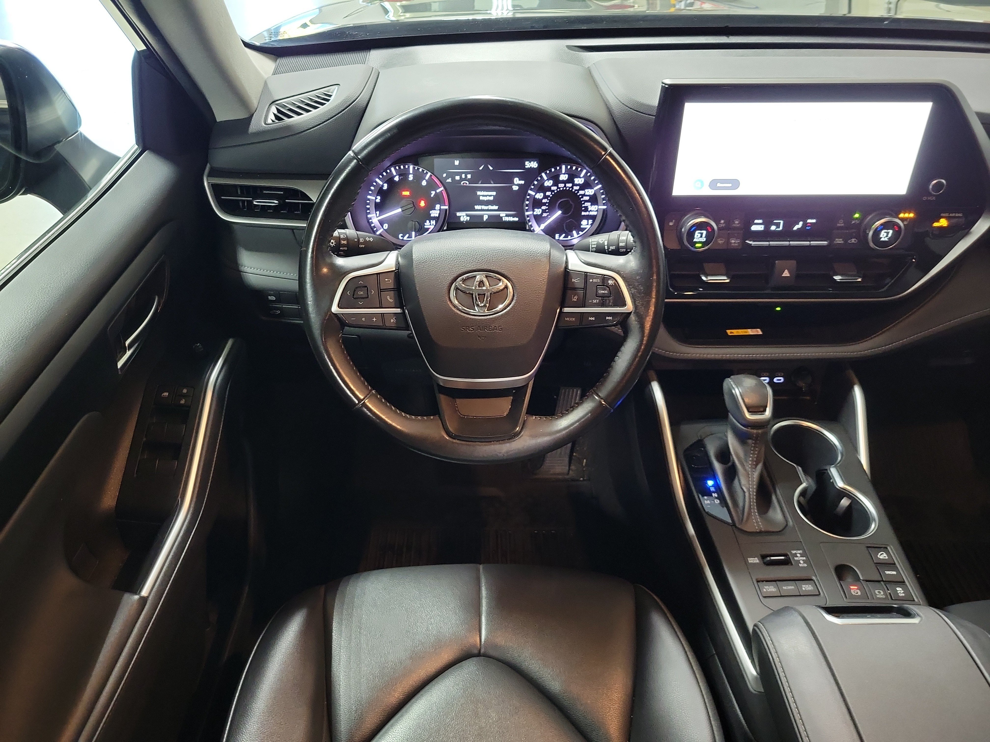 Used 2023 Toyota Highlander XLE AWD/4WD image 14