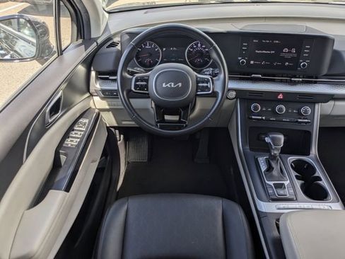 Used 2024 Kia Carnival LX FWD image 19