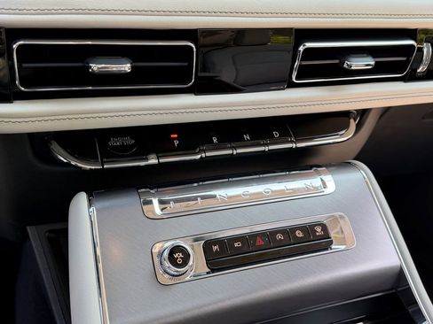 New 2026 Lincoln Aviator AWD image 16