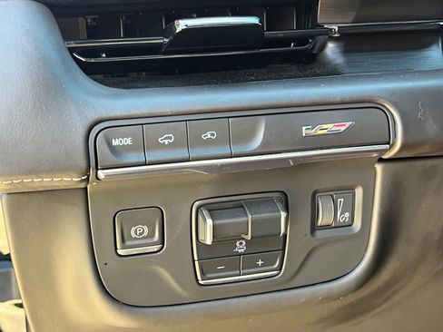 Used 2023 Cadillac Escalade V AWD/4WD image 31
