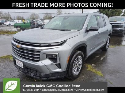 Used 2025 Chevrolet Traverse LT