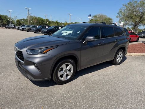 Used 2022 Toyota Highlander LE image 15
