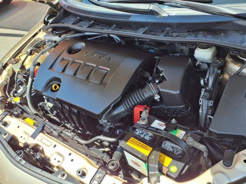 Used 2013 Toyota Corolla LE FWD image 8