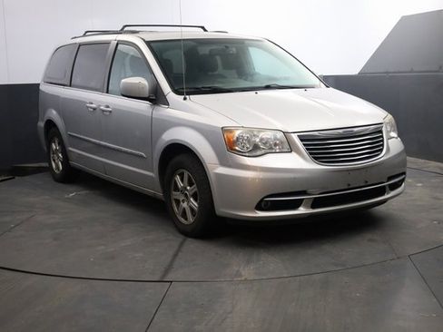 Used 2012 Chrysler Town & Country Touring w/ Entertainment Group #1 image 2