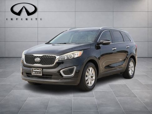 Used 2016 Kia Sorento LX w/ LX Convenience Package image 1