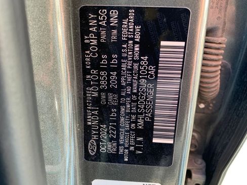 Used 2025 Hyundai Elantra SEL image 27