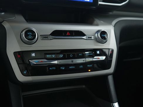 Used 2021 Ford Explorer XLT w/ Equipment Group 202A image 24