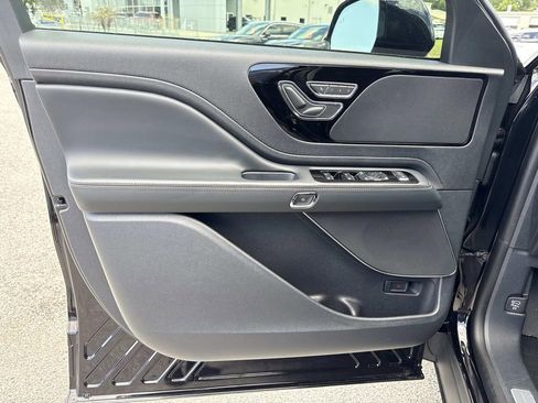 New 2026 Lincoln Aviator AWD w/ Jet Appearance Package image 19