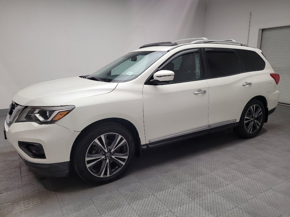 Used 2017 Nissan Pathfinder Platinum w/ Family Entertainment Package FWD image 2