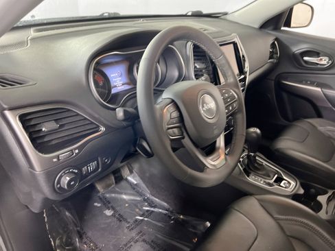 Used 2022 Jeep Cherokee Limited image 9