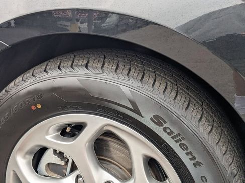 Used 2023 Chrysler Pacifica Limited image 30