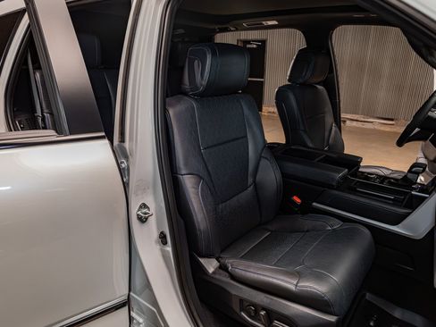 Used 2025 Toyota Sequoia Platinum AWD/4WD image 28