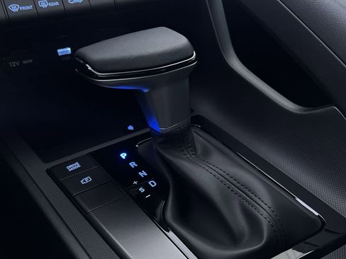 Used 2025 Hyundai Elantra Sport image 22