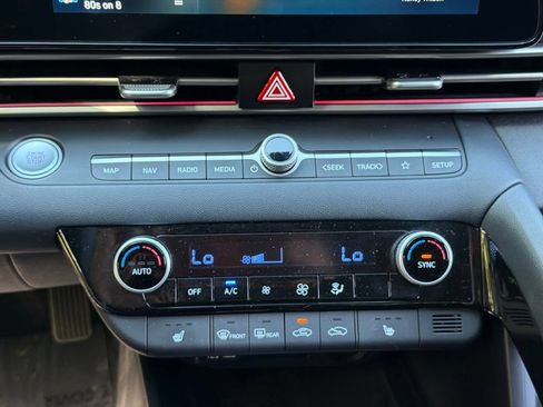 Certified 2023 Hyundai Elantra Limited FWD image 27