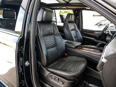 Used 2021 Cadillac Escalade Sport Platinum w/ LPO, ONYX Package AWD/4WD image 40