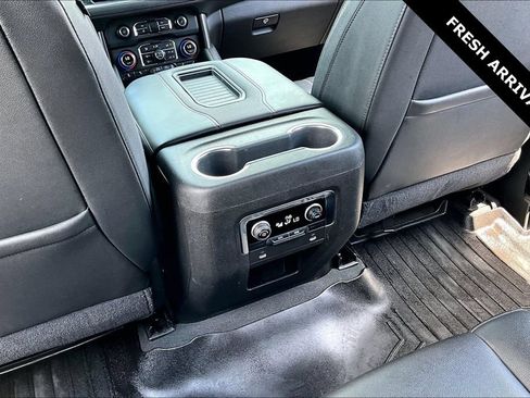 Used 2021 Chevrolet Suburban RST AWD/4WD image 11