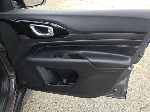 Certified 2024 Jeep Compass Latitude w/ Altitude Special Edition image 6