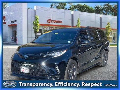 Certified 2024 Toyota Sienna XSE image 4