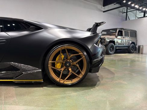 Used 2018 Lamborghini Huracan AWD/4WD image 5
