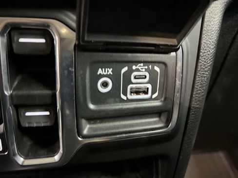 Used 2021 Jeep Wrangler Unlimited Sahara AWD/4WD image 35