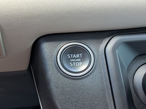 Used 2023 Land Rover Defender 110 SE AWD/4WD image 29