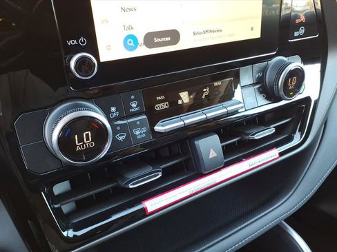 Certified 2024 Toyota Highlander LE image 11