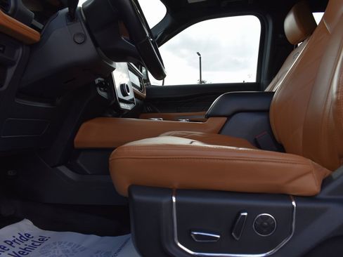 Used 2023 Ford Expedition Platinum image 8