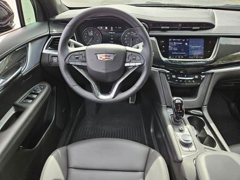 Certified 2024 Cadillac XT6 Sport w/ Technology Package AWD/4WD image 11