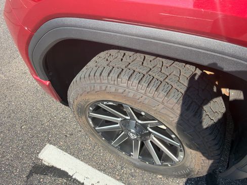 Used 2019 GMC Sierra 1500 AT4 w/ AT4 Premium Package AWD/4WD image 9