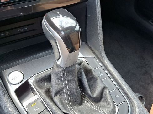 Certified 2023 Volkswagen Tiguan SE R-Line FWD image 16