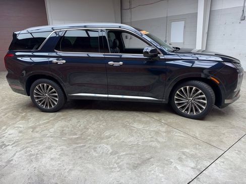 Used 2024 Hyundai Palisade Calligraphy image 6