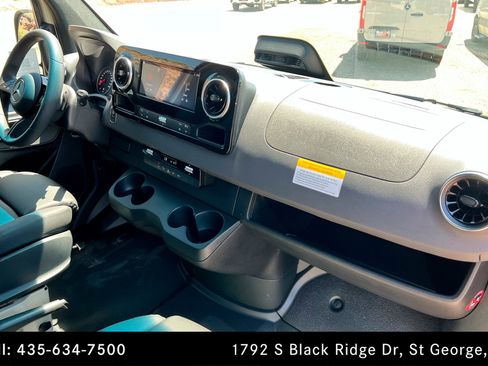 Used 2025 Mercedes-Benz Sprinter 2500 image 19