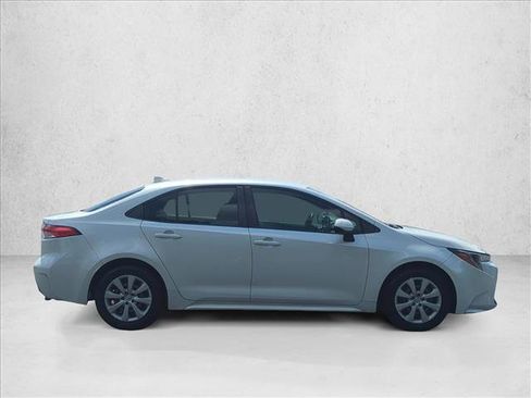 Used 2021 Toyota Corolla LE image 4