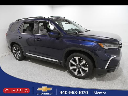 Used 2025 Honda Pilot Touring image 1
