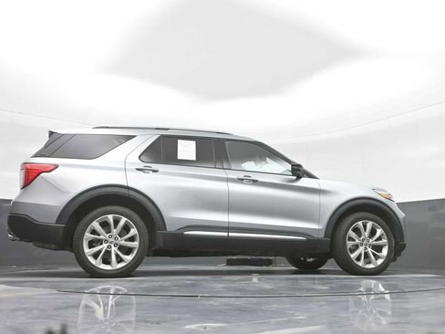 Used 2022 Ford Explorer Platinum w/ Technology Package image 32