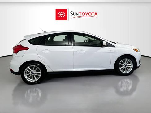 Used 2015 Ford Focus SE image 2
