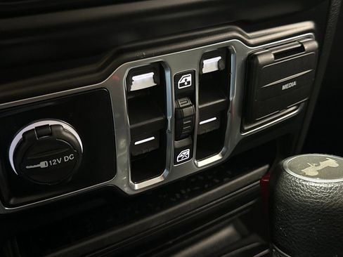 Used 2021 Jeep Wrangler Unlimited Sahara image 28