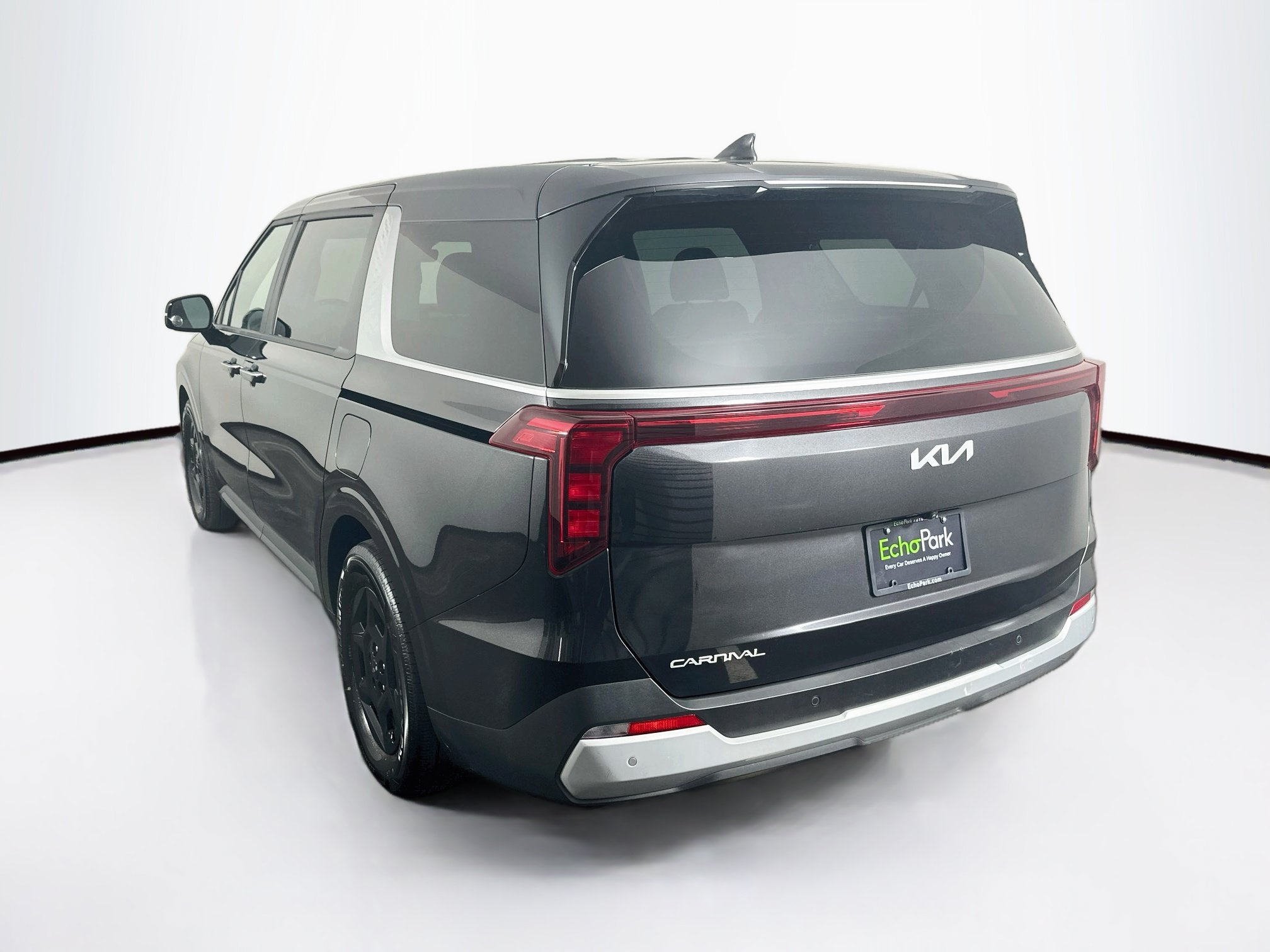 Used 2026 Kia Carnival FWD image 5