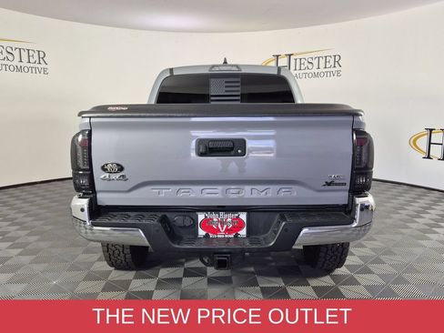 Used 2020 Toyota Tacoma SR5 AWD/4WD image 5