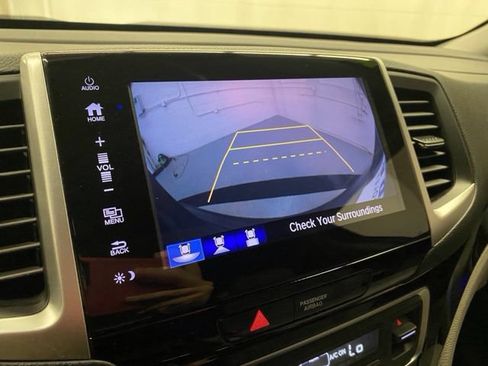 Used 2018 Honda Pilot Touring image 6