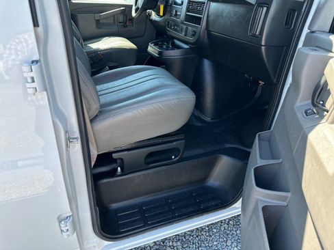 Used 2020 Chevrolet Express 2500 RWD image 24