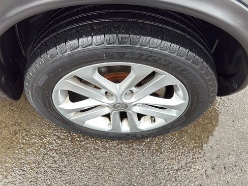 Used 2011 Nissan Juke SL FWD image 25