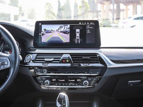 Used 2023 BMW 530i w/ Convenience Package RWD image 13