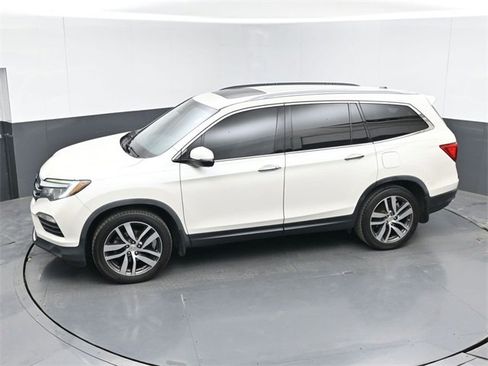 Used 2017 Honda Pilot Touring image 39