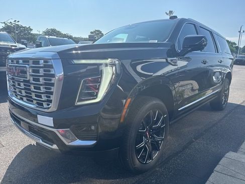 New 2025 GMC Yukon XL Denali w/ Denali Reserve Package image 3