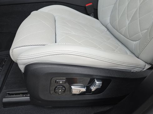 Used 2023 BMW X5 xDrive45e w/ M Sport Package AWD/4WD image 32