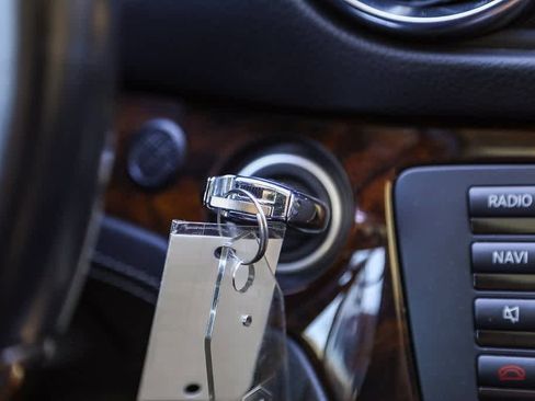 Used 2013 Mercedes-Benz SL 550 image 22