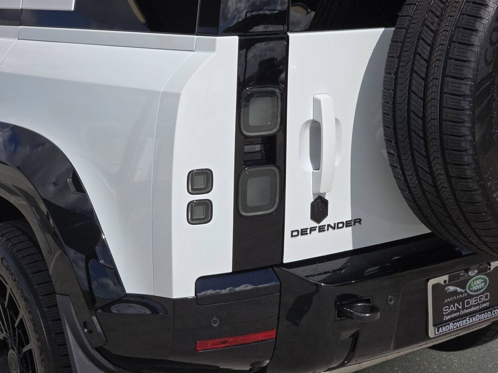 New 2026 Land Rover Defender 110 V8 AWD/4WD image 34